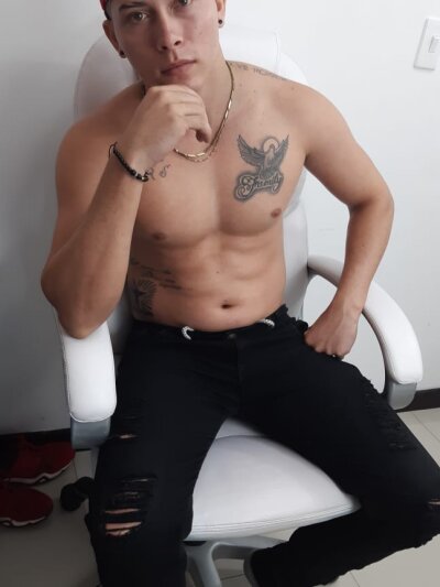 andy_hard_ naked stripping on cam for live sex video chat