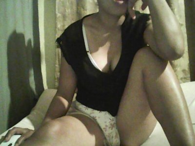 Anialovie naked stripping on cam for live sex video chat