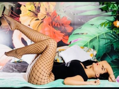 Anny_Evans1 naked stripping on cam for live sex video chat