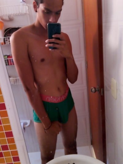 anthony_reed naked stripping on cam for live sex video chat