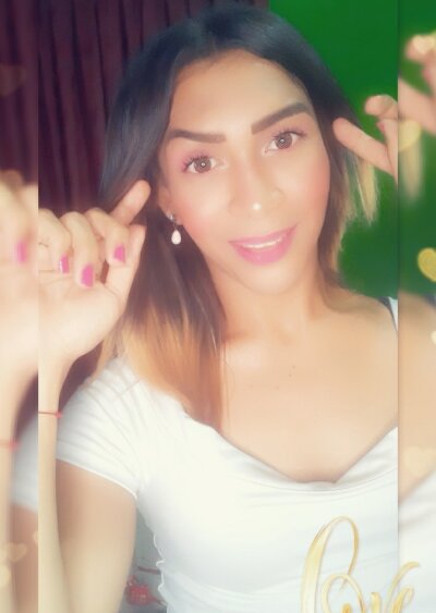 aranxa_sexygirl naked stripping on cam for live sex video chat