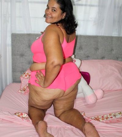 bbw_mature_ naked stripping on cam for live sex video chat