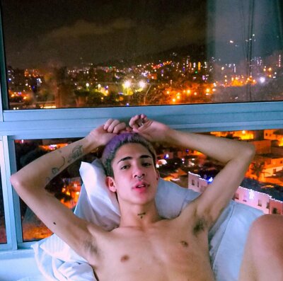 Benji_gray naked stripping on cam for live sex video chat