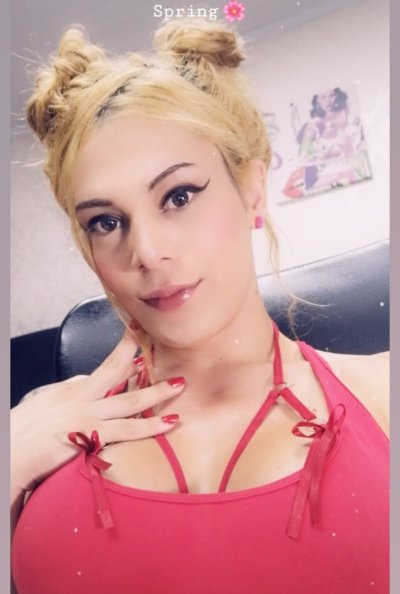 blondehotts naked stripping on cam for live sex video chat