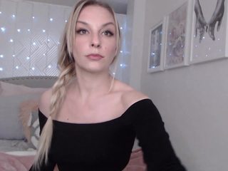 Brie Hunter naked Live Sex Chat Room