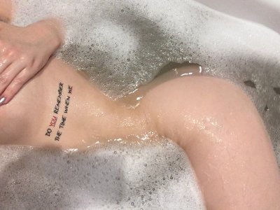 byleelyy naked stripping on cam for live sex video chat
