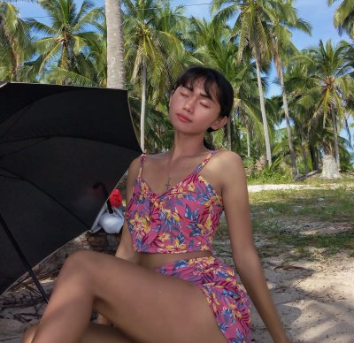 chinitaprincessXXX naked stripping on cam for live sex video chat