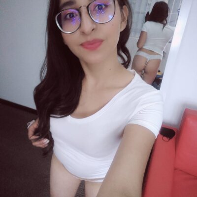 chloe_patterson naked stripping on cam for live sex video chat