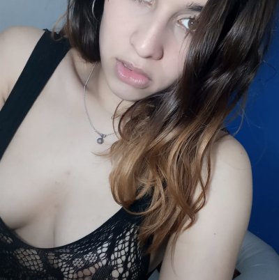 Chlooe_Morgan naked stripping on cam for live sex video chat