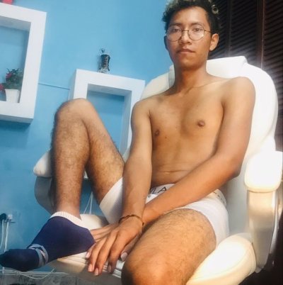 crist_bigpenis naked stripping on cam for live sex video chat