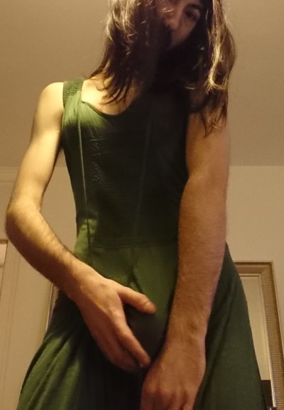 Cuminsideme5 naked stripping on cam for live sex video chat