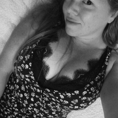 CumwithScarlettandJack naked stripping on cam for live sex video chat