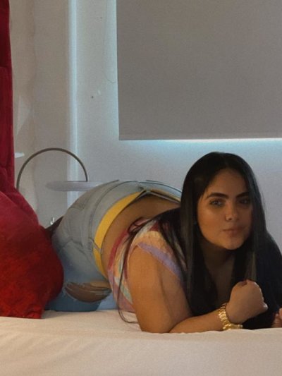 CutePetit naked stripping on cam for live sex video chat