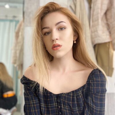 CuteQMedison naked stripping on cam for live sex video chat