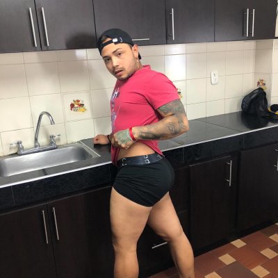 darell_bears naked stripping on cam for live sex video chat