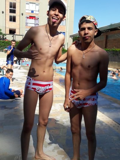 Derek_Thompson naked stripping on cam for live sex video chat