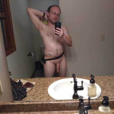dragonhammer42 naked stripping on cam for live sex video chat