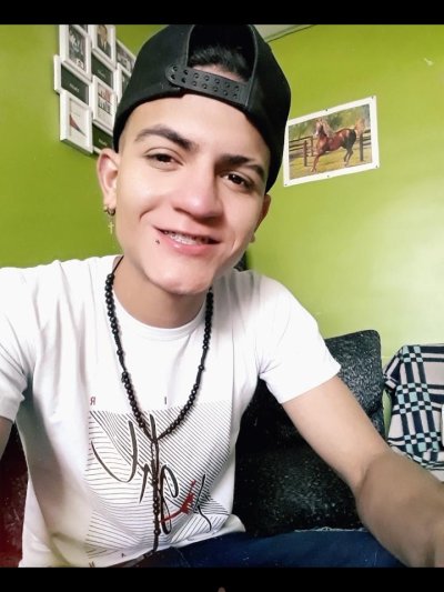 Emanuel_Hummer naked stripping on cam for live sex video chat