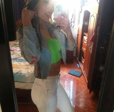 Emilly_Rosse naked stripping on cam for live sex video chat