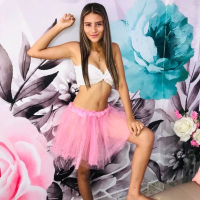 EmilyScott naked stripping on cam for live sex video chat