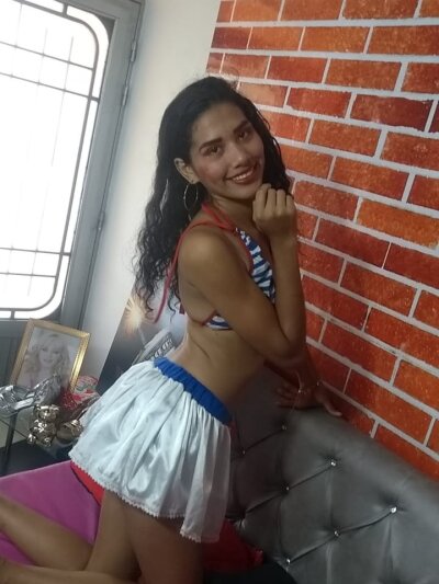 emma_veryhot naked stripping on cam for live sex video chat