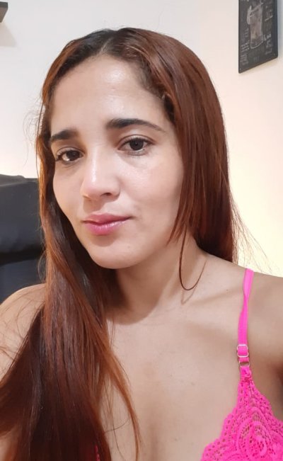 emmalee50 naked stripping on cam for live sex video chat