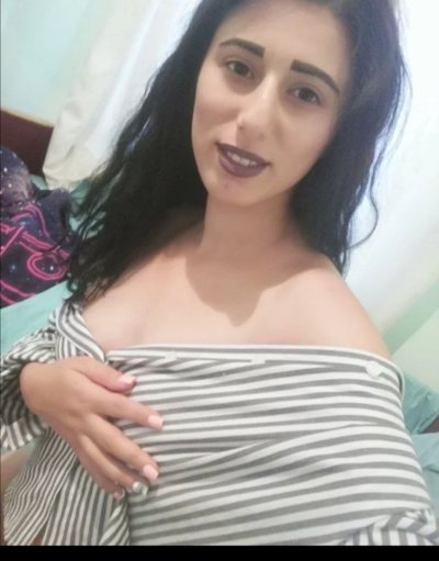 Emmi_Fendi naked stripping on cam for live sex video chat
