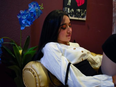 EmmyEvans naked stripping on cam for live sex video chat