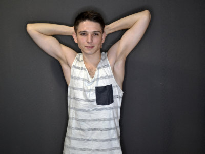 ETHAN_GRULLON naked stripping on cam for live sex video chat