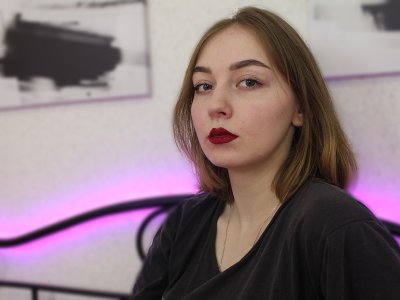 EvaMaier naked stripping on cam for live sex video chat