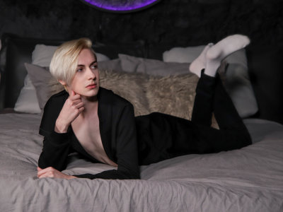 Evan_Miller naked stripping on cam for live sex video chat