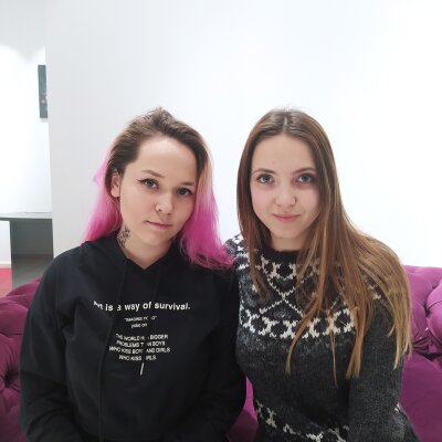 Famouschicks naked stripping on cam for live sex video chat