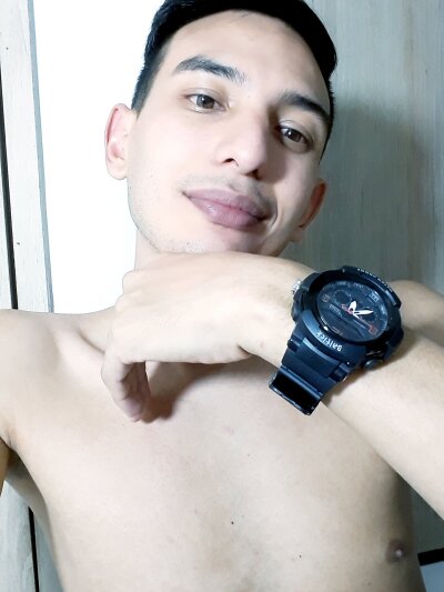 frank_antonex naked stripping on cam for live sex video chat