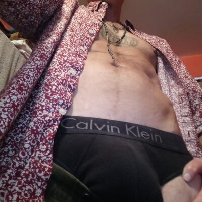 generalrenos naked stripping on cam for live sex video chat