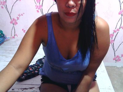 geralyn naked stripping on cam for live sex video chat