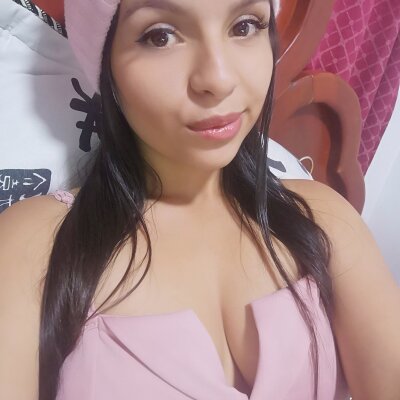 hanna_golden1 naked stripping on cam for live sex video chat