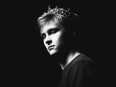 Henryy_ naked stripping on cam for live sex video chat