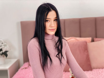 HolyMollyX naked stripping on cam for live sex video chat