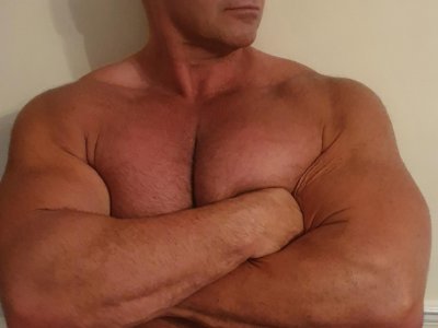 Huntsman68 naked stripping on cam for live sex video chat