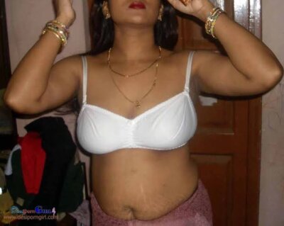 indiansexypuja naked stripping on cam for live sex video chat