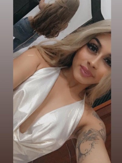 IsisWebb naked stripping on cam for live sex video chat