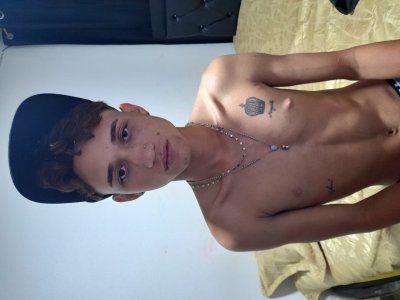 james_pleasur naked stripping on cam for live sex video chat