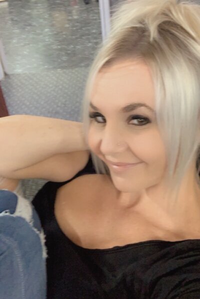 jaydez2316 naked stripping on cam for live sex video chat