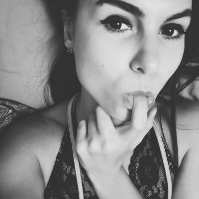 JayneSF naked stripping on cam for live sex video chat