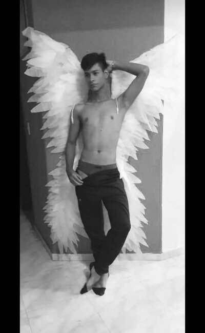 Jhon_clayton18 naked stripping on cam for live sex video chat