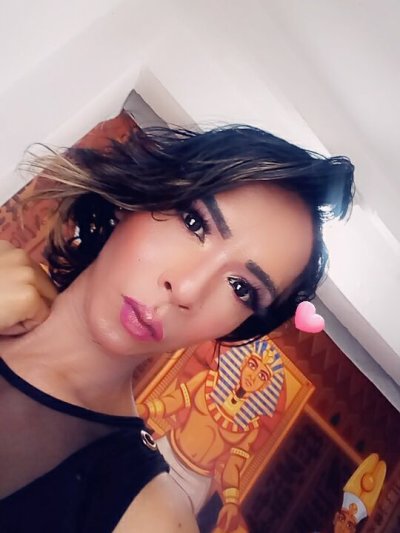 jimena_hoot naked stripping on cam for live sex video chat