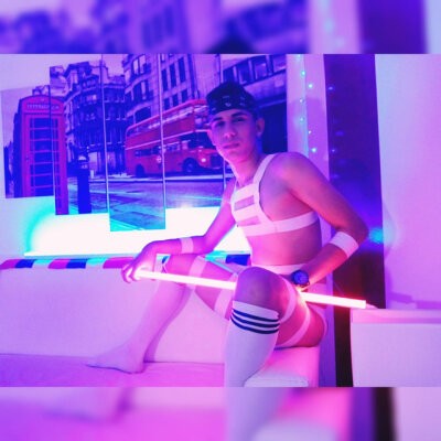 Jordyscoot naked stripping on cam for live sex video chat