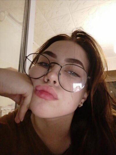 Juicy__peachXx naked stripping on cam for live sex video chat