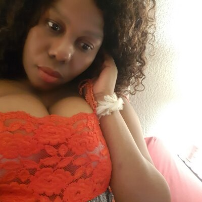 JuicyBoobsxxx naked stripping on cam for live sex video chat