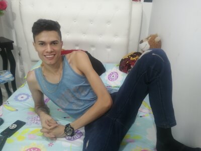 justin_rusell naked stripping on cam for live sex video chat